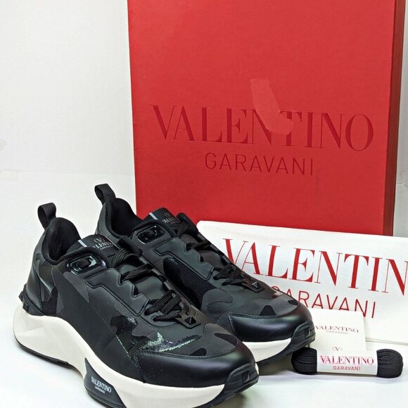 Valentino Garavani Men\'s True Act Low Top Canvas Sneakers Size 42.5 (MSRP $980) main image 7